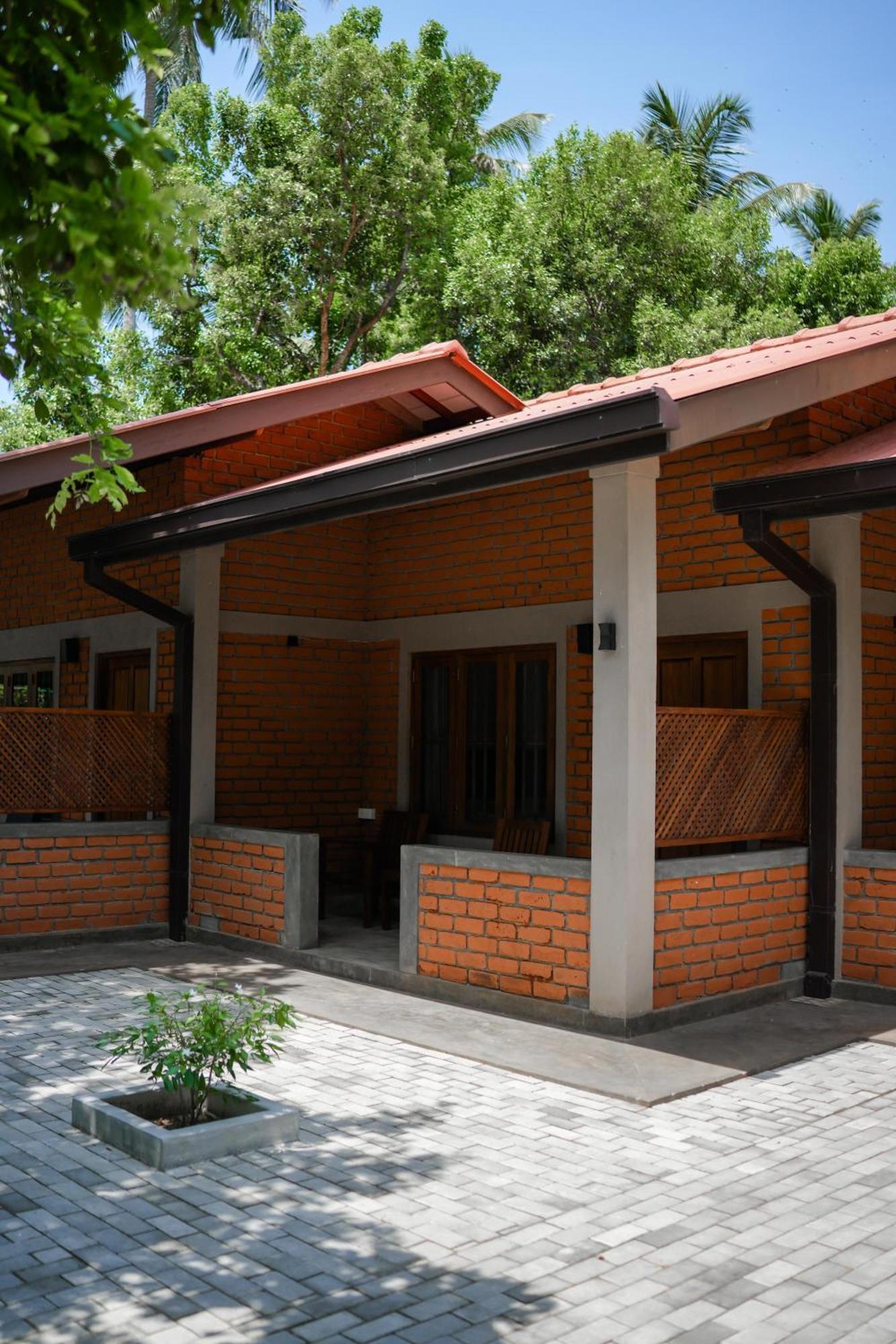 Malala Retreat Hotel Hambantota Exterior photo
